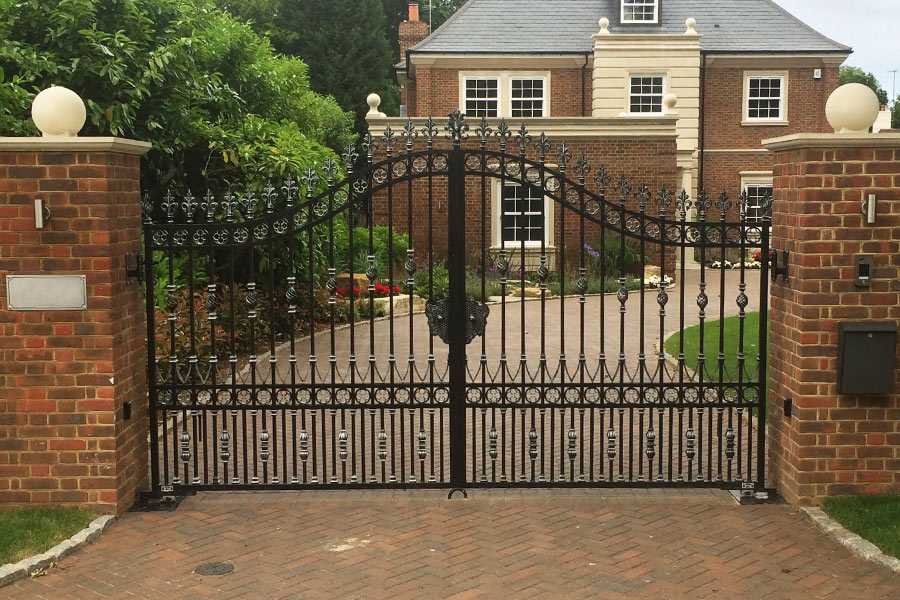 Contemporary metal front door entry double driveway gates design for villa