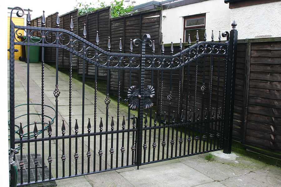 Steel gates clearance for sale