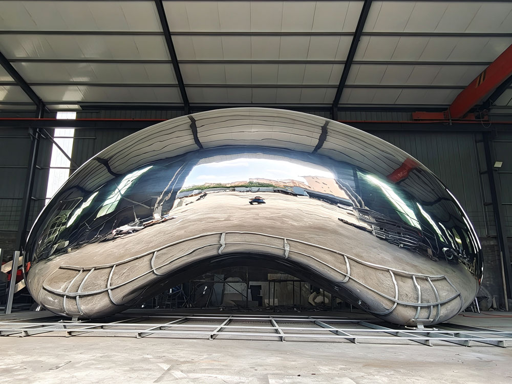 Finished 7.7m mirror-polished stainless steel sculpture for U.S. hotel