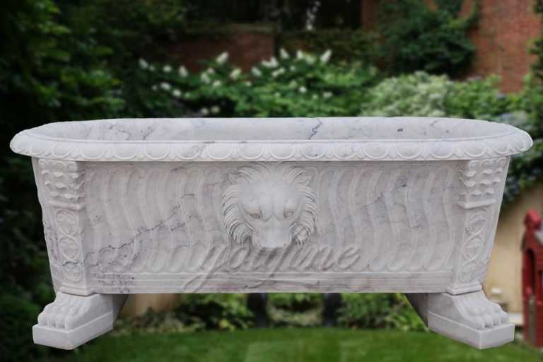 Banheira grande de luxo em mármore branco com cabeça de leão à venda