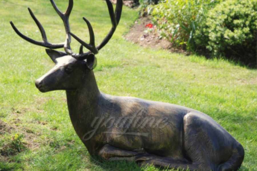 Decorative garden bronze deer statue