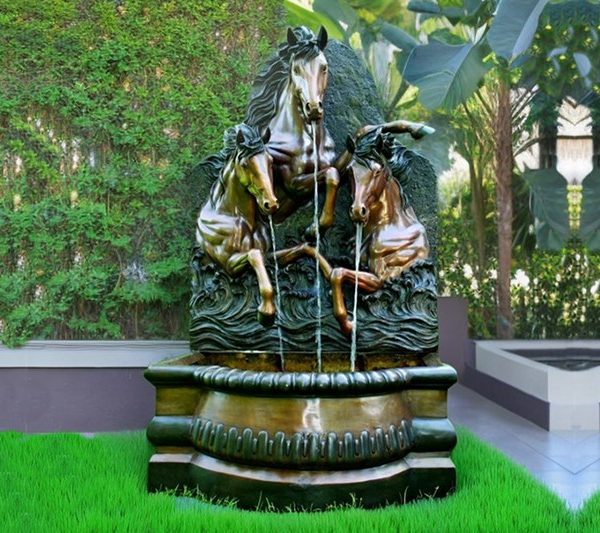 Outdoor bronze horse fountain