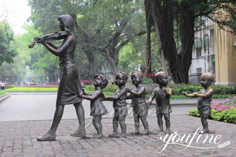 Bronze Teaching Group Sculpture Advantage：