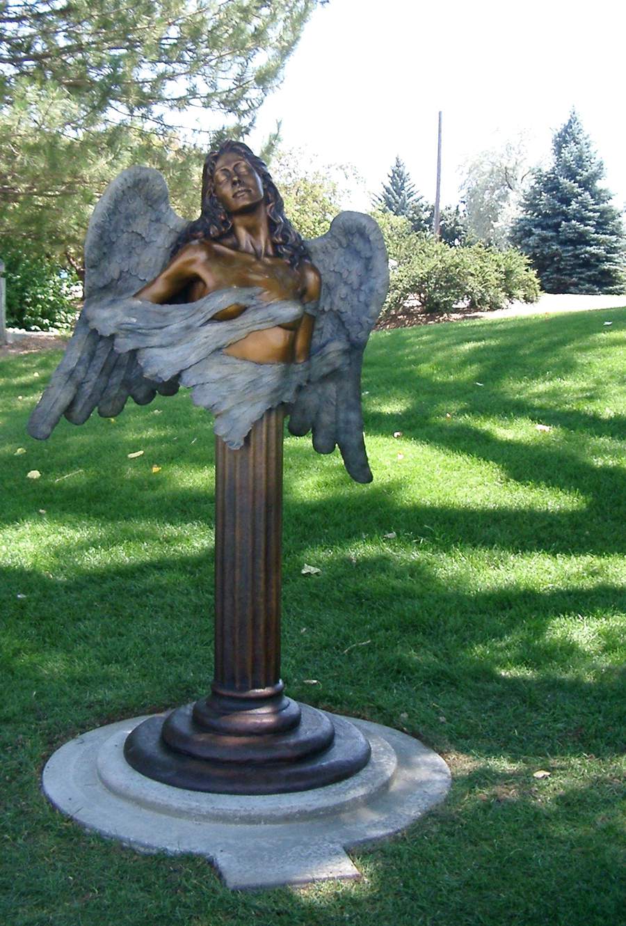 garden angel statue