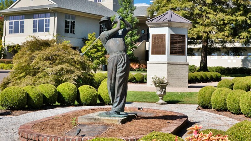 Leisurely life size outdoor bronze golf garden statue