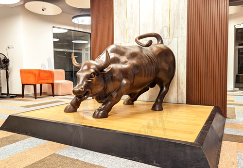 Classic Bronze Bull Statue on Wall Street