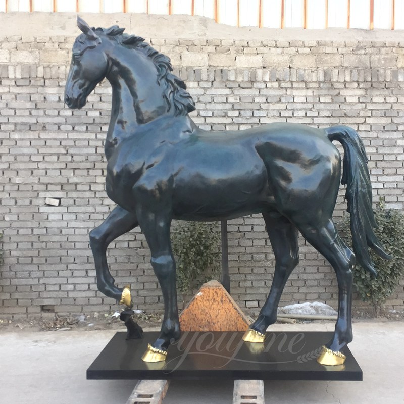 horse statue yard