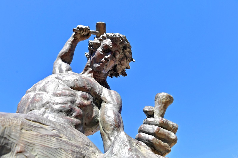 sculpture self made man