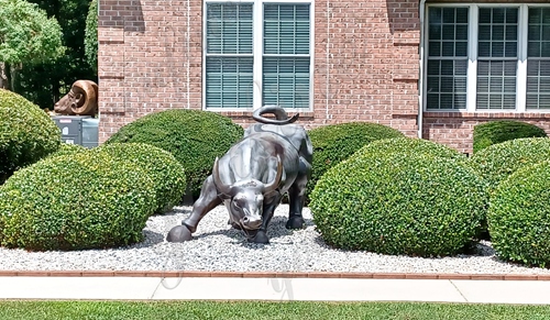 wall street statue