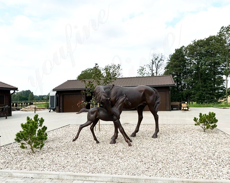 horse sculpture