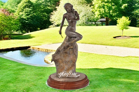 self sculpting woman statue