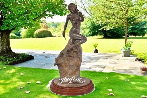 statue of a women