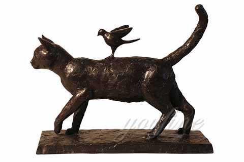 Katzen- und Vogelstatue