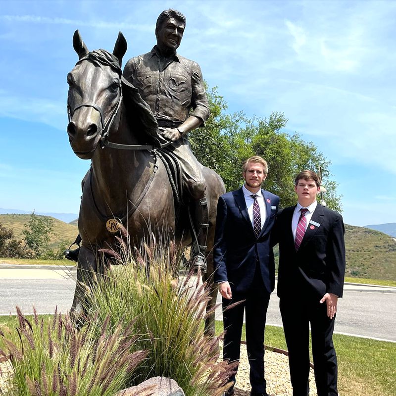 lifesize horse statue