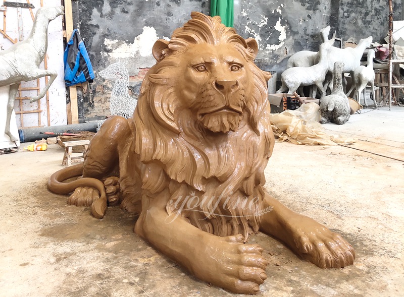 Crouching lion statue for home entrance clay model