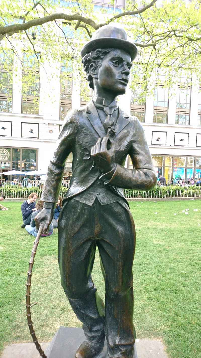 statue charlie chaplin