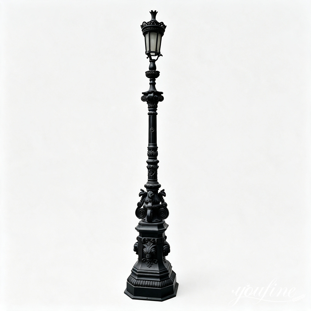 lampadaire en fer noir à un seul phare