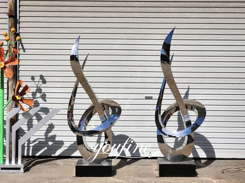mirror polished stainless steel growth sculpture