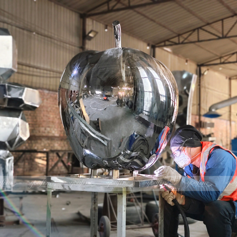 hand production process of apple sculpture