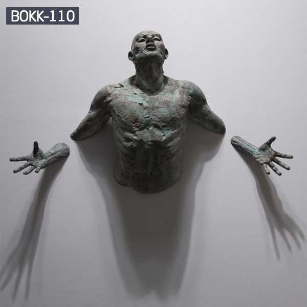 Contemporary Bronze Sculpture Emerging in Walls By Matteo Pugliese for Sale BOKK-110