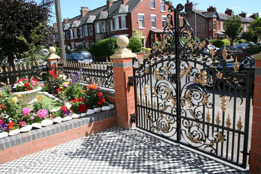 High quality gold ornate wrought iron entrance gate designs for sale–IOK-193