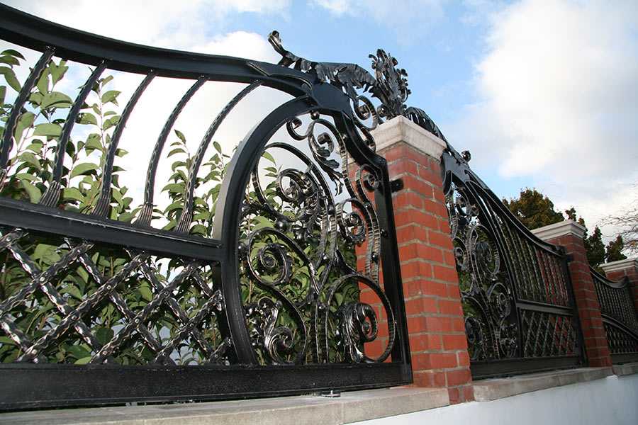 Luxury metal art modern aphrodite wrought iron railing design for sale–IOK-212