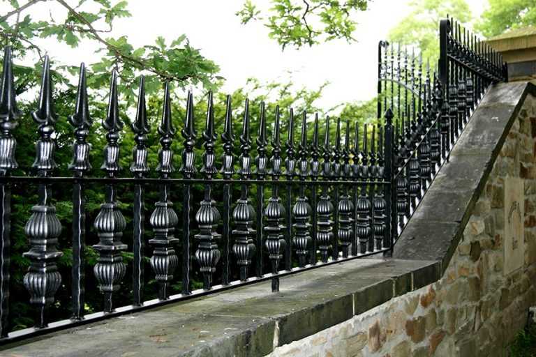 8 Steps to Paint Your Wrought Iron Fence By Yourself ? YouFine Sculpture