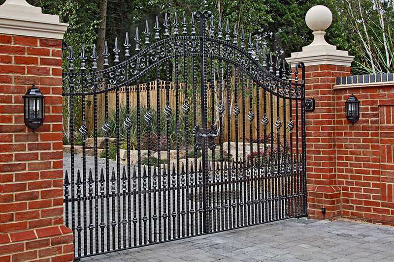 Vintage Estate Entrance Swing Wrought Iron Gates Design For