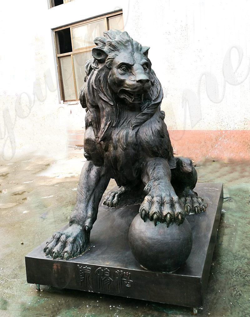cast-lion-statue