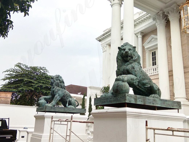 cast lion statues