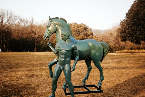 full size horse statue