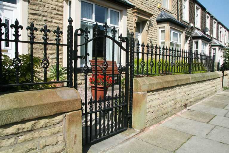 8 Steps to Paint Your Wrought Iron Fence By Yourself ? YouFine Sculpture