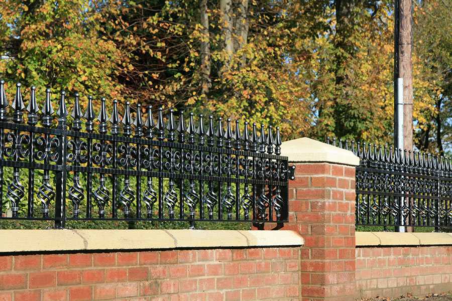 8 Steps to Paint Your Wrought Iron Fence By Yourself ?