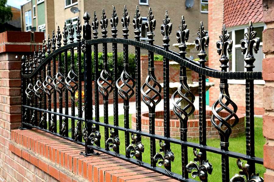 Why Iron Fence Is So Popular ?