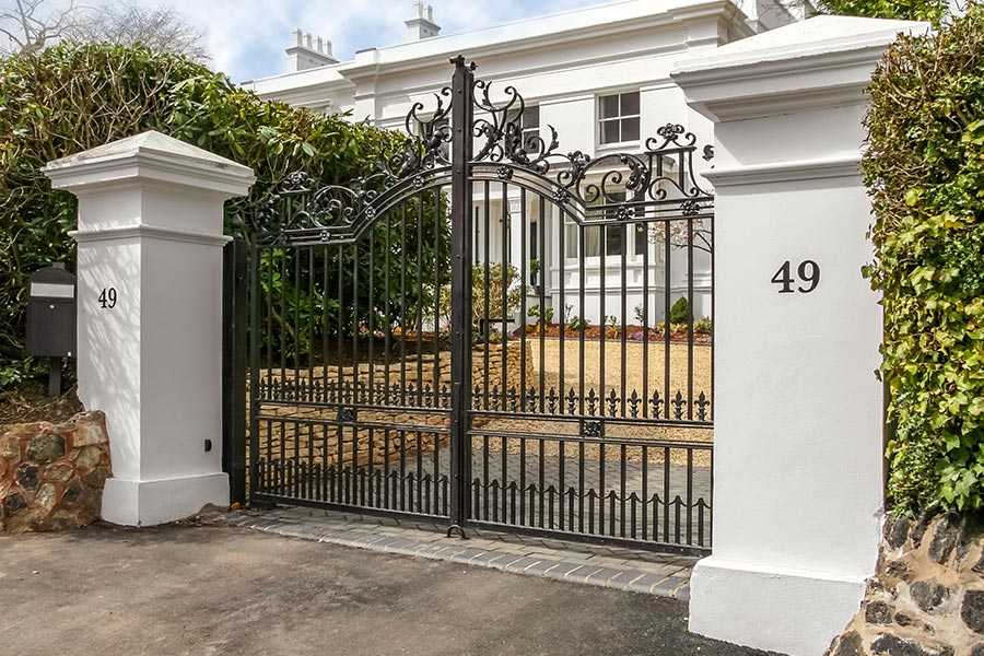 Why choose wrought iron driveway gate for you villa from YOU FINE ART SCULPTURE ?