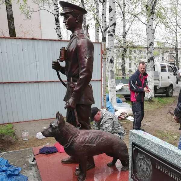 Custom made antique bronze military life size solider and dog statue designs for commemorate