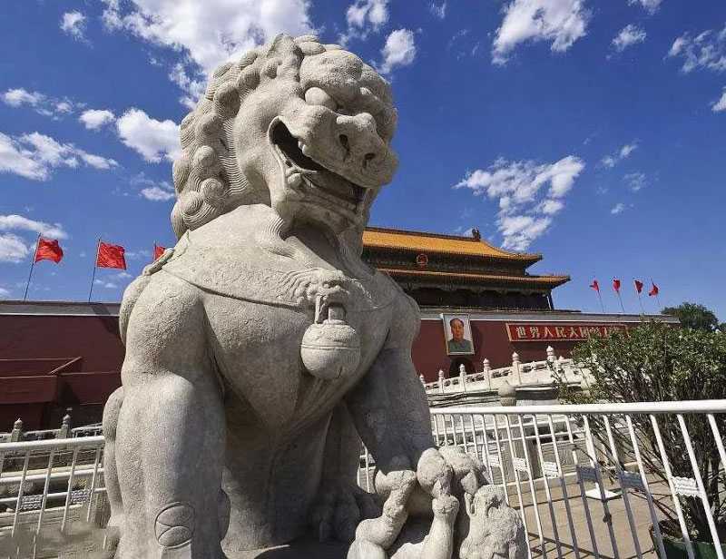 Do you really know the right way to place the lion statue at your entrance ?