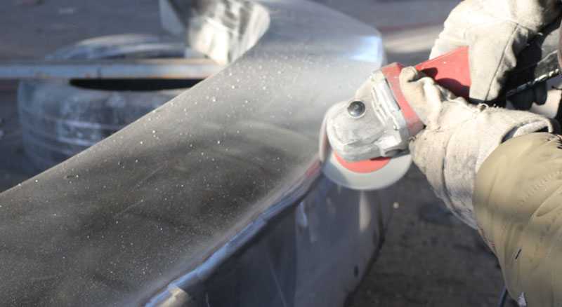 Polishing the surface for stainlss steel sculpture