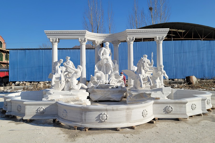 Column-style Trevi fountain