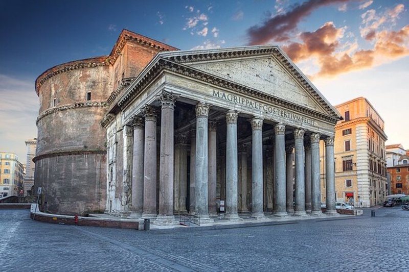 Corinthian columns - Pantheon, Rome