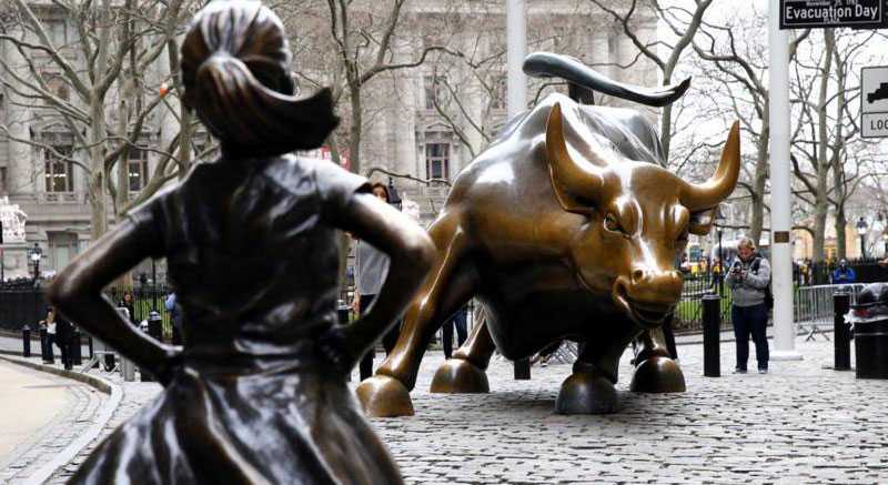 bronze fearless girl statue at wall street facing with Charging bull for sale
