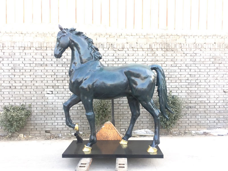 bronze horse sculpture