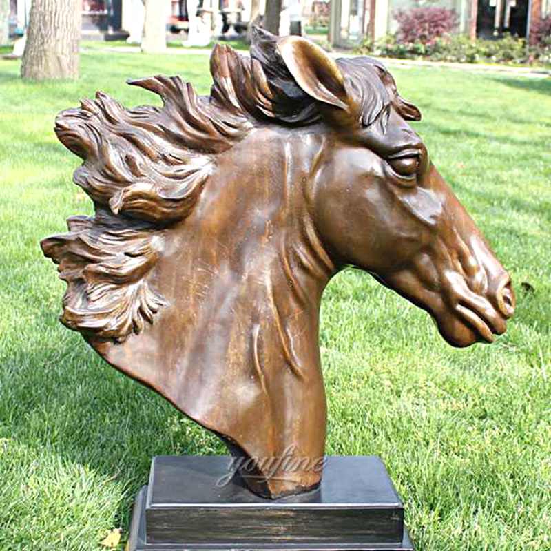 Horse Statue Details:
