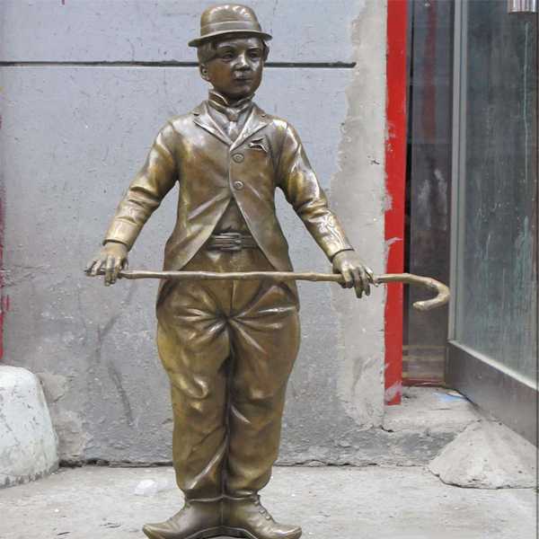 famous life size antique Bronze charlie chaplin custom made figurines outdoor garden statue for sale