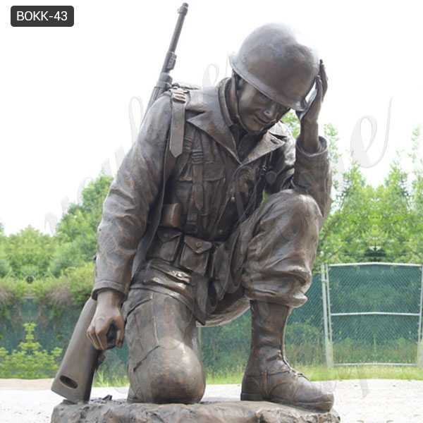 Casting bronze war garden statue life size kneeling soldier statue heavy cast sculpture monument