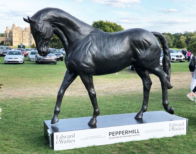 Large-lifesize-horse-sculpture