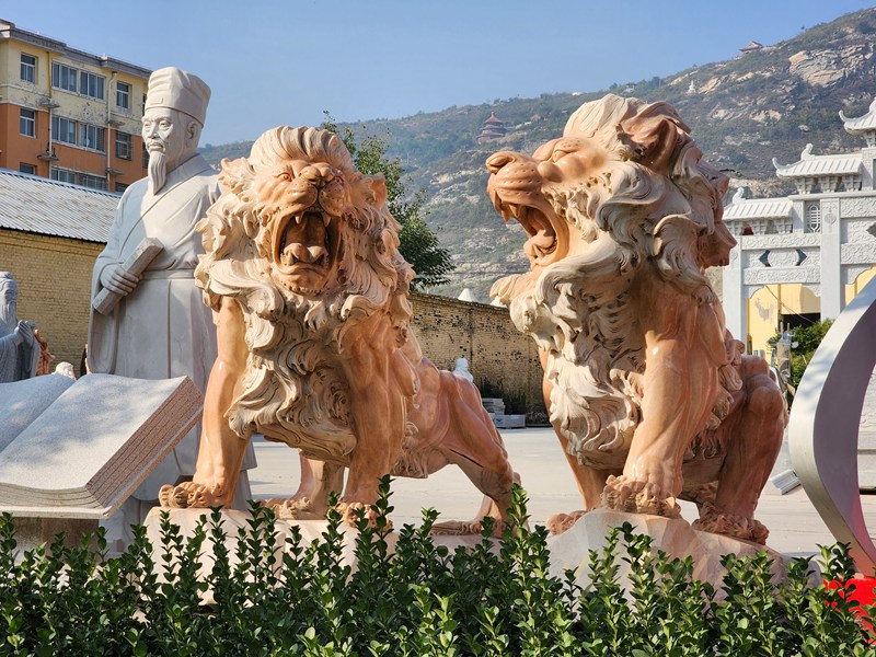 Outdoor Italian Marble Roaring and Standing Lion Statues for Front Porch Home Decor for Sale MOKK-108
