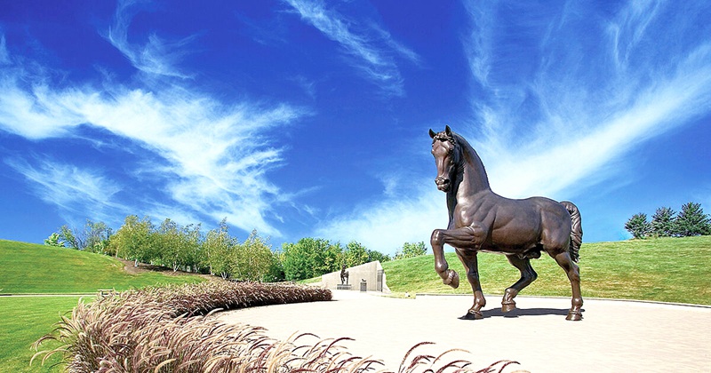 big horse monument