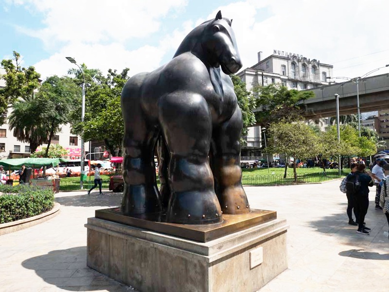 bronze botero-horse-sculpture
