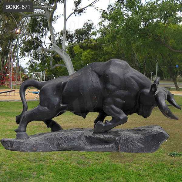 Life Size Bronze Bull Statue for Lawn Ornamental Charging Bull Statue for Sale BOKK-671
